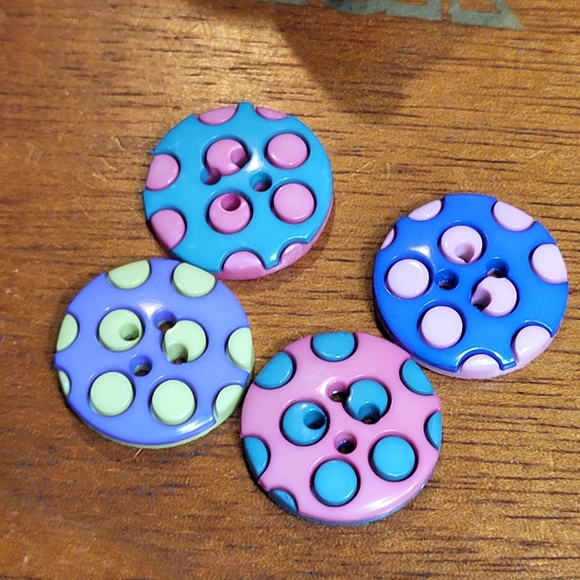 Vintage Lot of Plastic Round Polka Dot Pastel Four Hole Sewing Buttons ~ 4pcs - Picture 2 of 13